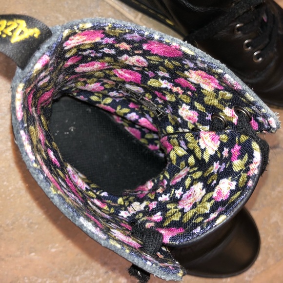 DR. MARTENS FLORAL BOOTS - Picture 9 of 12